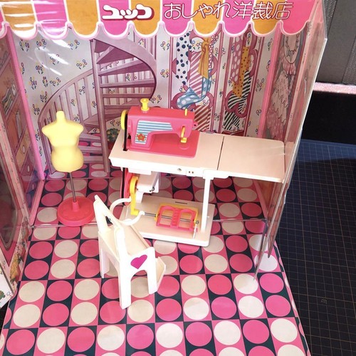 Tomy Yukko Chan Dressmakers Shop Doll SET - Picture 5 of 20