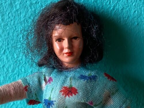 Frau Caco Biegepuppe 70er Puppenstube Puppenhaus 1:18 dollhouse flexible doll - Bild 2 von 3