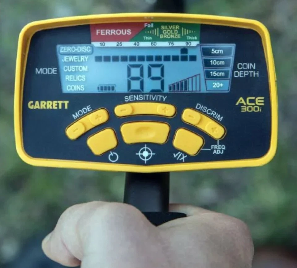 Garrett Ace 300i Metal Detector with FREE Accessories - Image 2 of 4