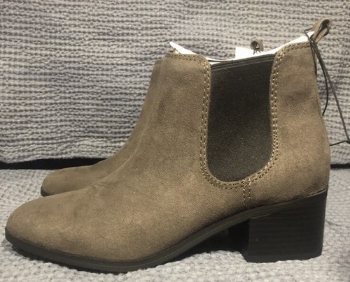 A New Day Women’s Ellie Chelsea Pull On Boots 2” Heel NWT ( Pick Your Size) - Picture 3 of 4
