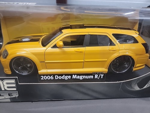 1/18 JADA YELLOW 2006 DODGE MAGNUM R/T Ultra Rare Die-cast Collectible Car 1-18 - Picture 2 of 16