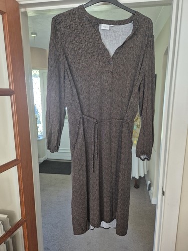 Saint tropez Navy and Beige dress Size XL. Very good condition. - Picture 2 of 4