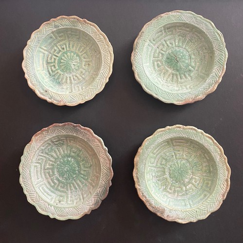 4 Antique Chinese Tang Dynasty (618-907) Small Greenware Scalloped Edge Dishes - Picture 1 of 6