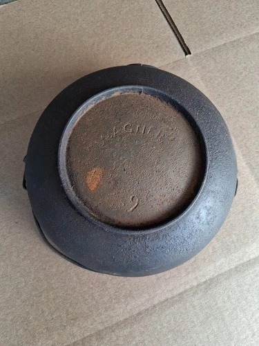 Wagner Cast Iron HTF #2 Scotch Bowl Ring On The side With Bail Handle