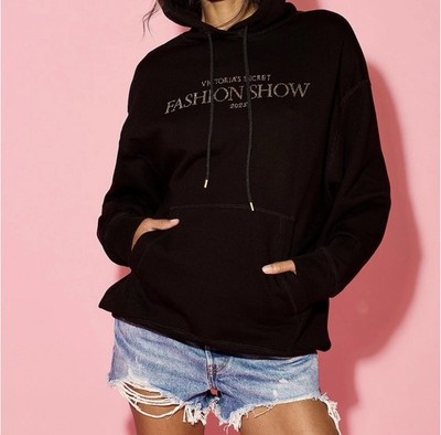 VICTORIA SECRET 2025 FASHION SHOW FLEECE BLACK LOGO HOODIE IN