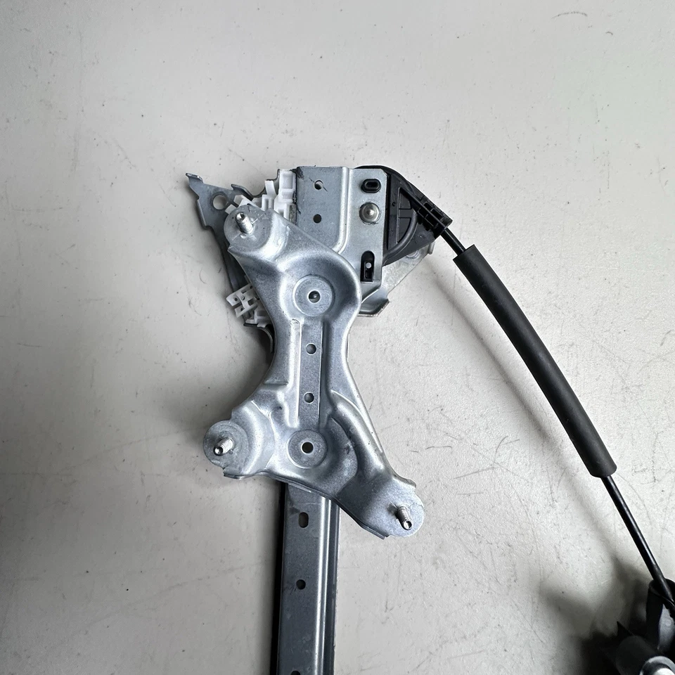 2020-22 TOYOTA COROLLA FRONT LEFT DRIVER SIDE DOOR WINDOW REGULATOR & MOTOR OEM - Image 3 of 4