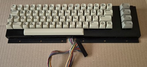 *** KEYBOARD for COMMODORE 64 Computer with VIDEO | GENUINE PART *** - Picture 2 of 3