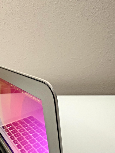 MacBook Air 2015 13" (1TB NVMe SSD, Core i5, 4GB RAM) with HDMI Adapter Bundle - 第 10/17 張圖片