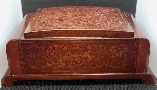 Vintage Cigarette Music Box - Picture 10 of 13