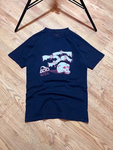 Vintage Y2K Adio Skateboarding T-Shirt Graphic Print Skull Logo Size S Slim Fit - Bild 1 von 5