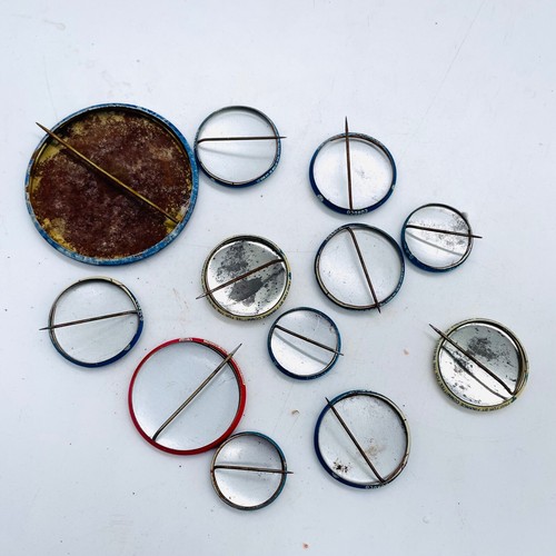 10 Vintage Politische Pins Lot #8 - Bild 2 von 2