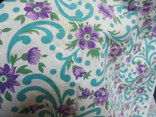 Bonito delantal vintage de 1/2 flores moradas estampado aguamarina oscura - Imagen 7 de 7