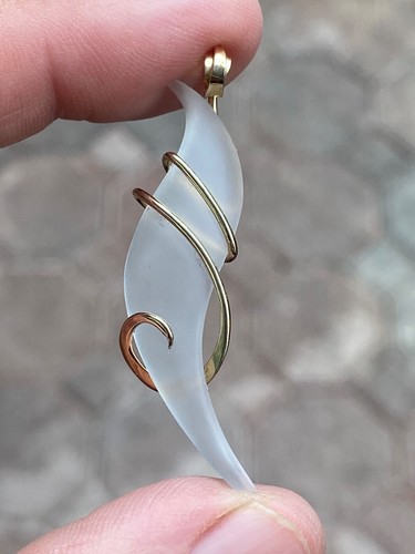 18.07ct Quartz Frosted Carved Freeform Pendant In Forged 14K Yellow Gold Totl Wt - Picture 10 of 12