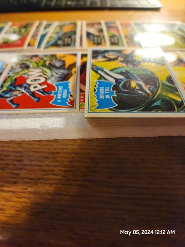 1989 Topps Batman Deluxe Reissue of 1966 Blue Bat. 42 Card Lot - Picture 5 of 5