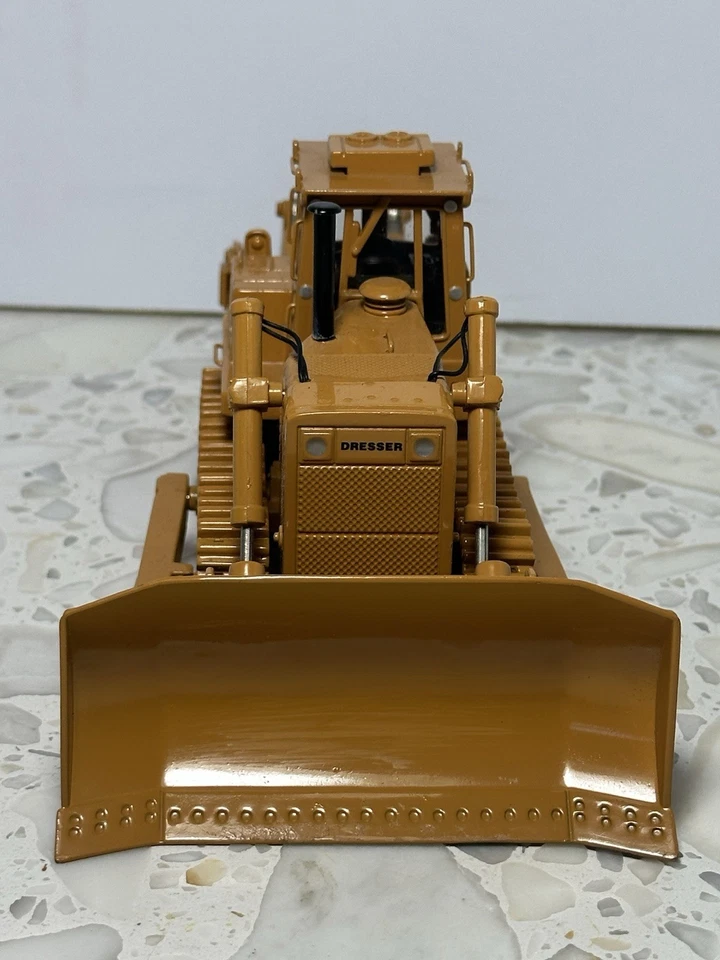 Classic Construction Models CCM Dresser TD-40B 1:48 Die-Cast Dozer – Used - Image 4 of 4