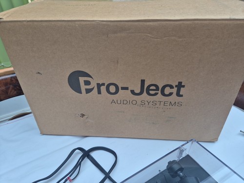 PRO-JECT DEBUT III PHONO SB TURNTABLE BUILT IN PHONO PRE-AMP ORTOFON Cartridge  - Picture 8 of 17