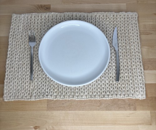 Pottery Barn  100% Jute Beige Placemats 14 in X 20 in lot of 4 NWT - Picture 1 of 12