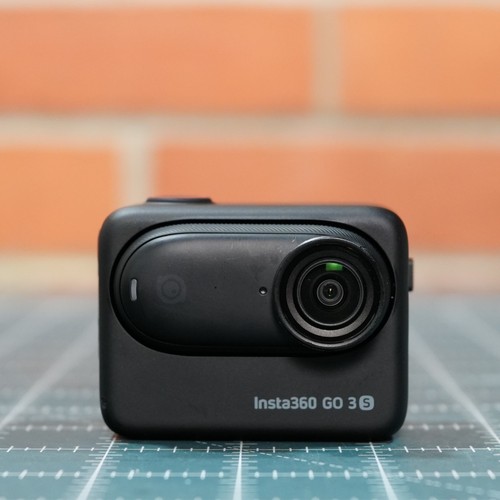 Insta360 GO 3S 4K Standard Edition Action Camera - Midnight Black 128GB w/ Case - Picture 2 of 7