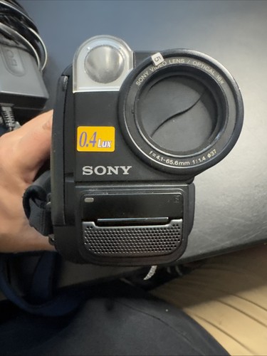 Sony Handycam CCD-TR67 Hi8 Video Camera - Working W/ Charger Needs A Battery - Picture 10 of 20