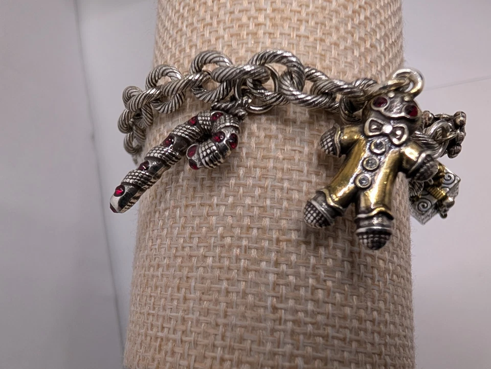 Brighton Dijes de Navidad Pulsera Campanas Bastones de Caramelo Pan de Jengibre Medias Foto 3 de 4