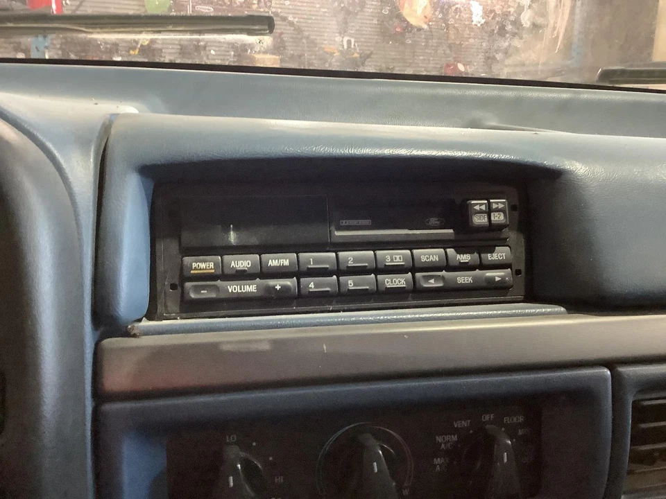 Used Left Headlight Assembly fits: 1995 Ford F250 PICKUP Left Grade A Foto 2 de 4