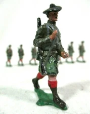 8 Authenticast 527 British Scottish Infantry Marching 1946 Toy Soldiers Kilt Tam