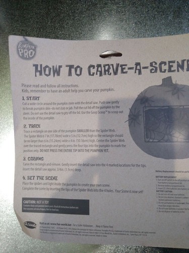 CARVE-A-SCENE Kürbis Schnitzset SPINNENHÖHLE Stroboskop Licht und Batterien Gothic - Bild 7 von 7