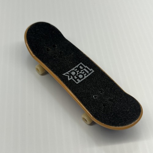 Tech Deck Performance Series Santa Cruz Screaming Hand Finger Board 4” - Picture 10 of 13