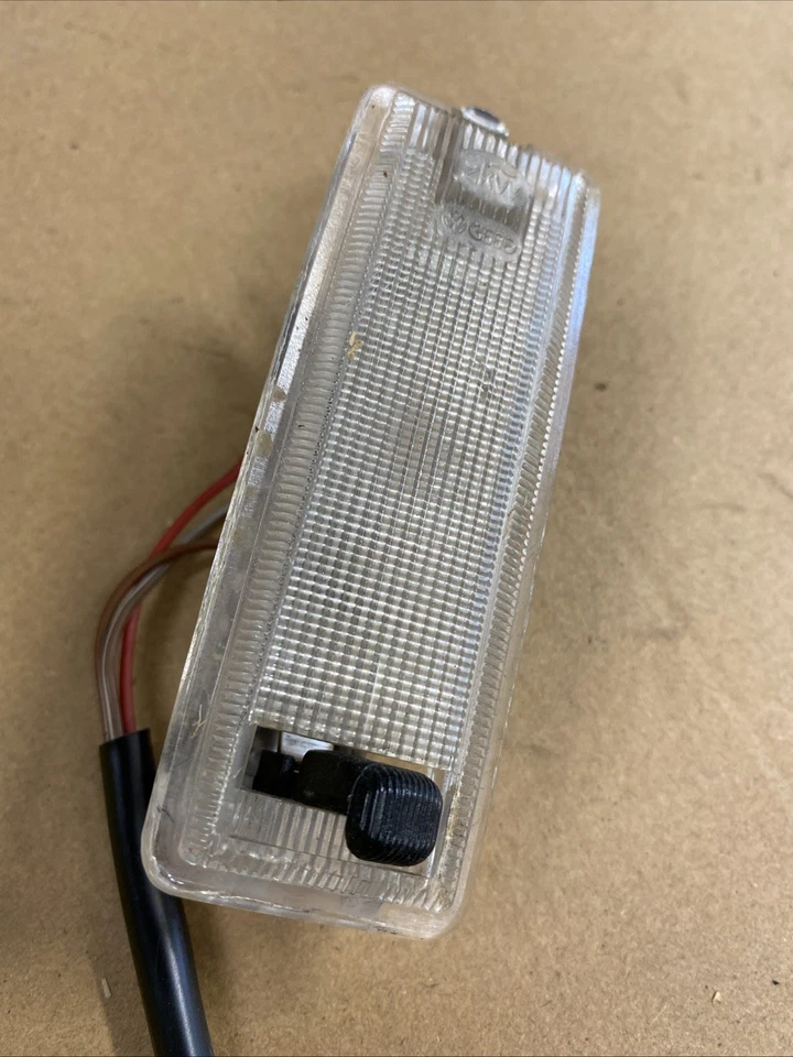 PORSCHE 924 944 944 TURBO 951 944S2 968 LUZ DE ÁREA DE CARGA ORIGINAL CON COLETA Foto 3 de 3