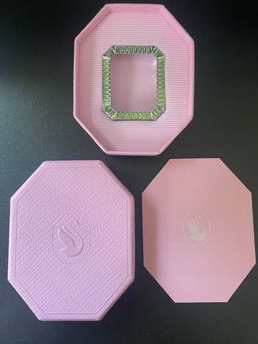 Swarovski Apple Watch Metal Case Cover Peridot/Green RRP £78 Brand New In Box - Photo 2/4