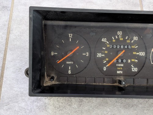 Cuadro de instrumentos velocímetro medidor odómetro OEM 1992 Volvo 240 sedán K40168 - Imagen 2 de 5