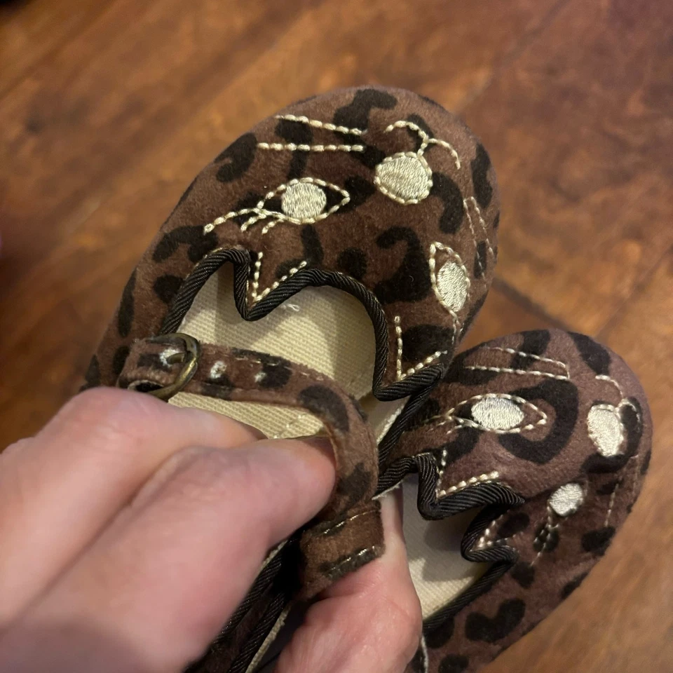Zapatos de vestir Gap para niñas pequeñas talla 5 gato marrón Mary Jane planos estampado de leopardo Foto 4 de 4