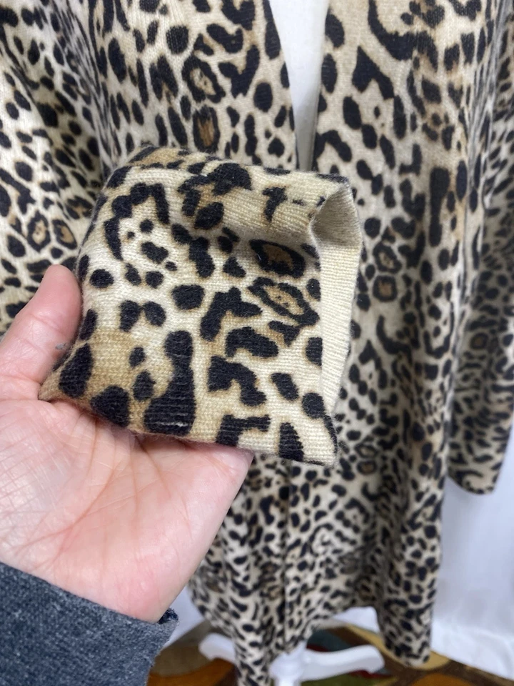 Cárdigan Cashmere Charter Club 100 % estampado de leopardo frente abierto 1X Foto 3 de 4