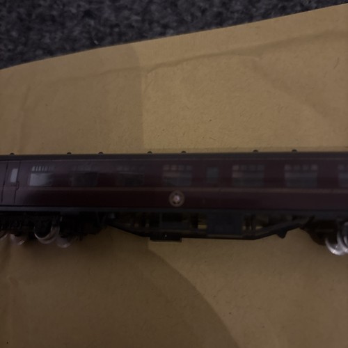 Graham Farish BR Mk1 2nd Class Corridor Coach 'M24583' BR Maroon Livery - Picture 6 of 6