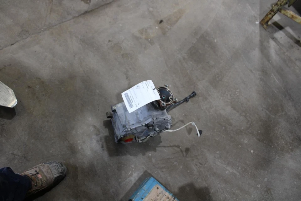 Estuche de transferencia 3,5 L sin enfriador de aceite compatible con 15-18 EDGE 383866 Foto 4 de 4