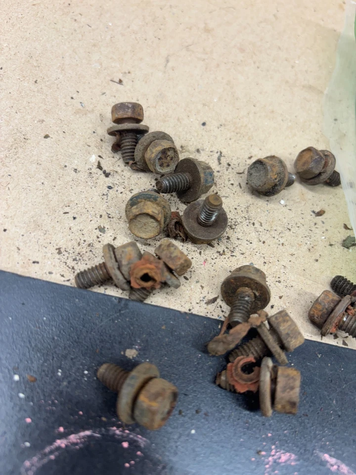 Original Ford 351M 351C 400 VÁLVULA DE MOTOR BASCULANTE CUBIERTA PERNOS CONJUNTO LOTE OE BBF Foto 2 de 4