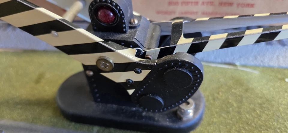 Marx 1438 Double Arm Crossing Gate with Light O Gauge and Original Box - Image 3 of 4