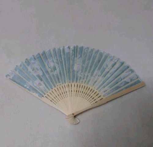 ESTEE LAUDER Novelty Gree Flower Folding Fan + Handkerchief Set of 2 Limited New - Picture 3 of 7