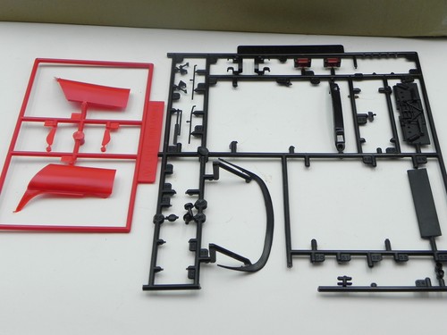 Marui Lamborghini Miura Jota 1/24 1970s Vintage Kunststoff Kit Parts W / Box - Bild 11 von 12