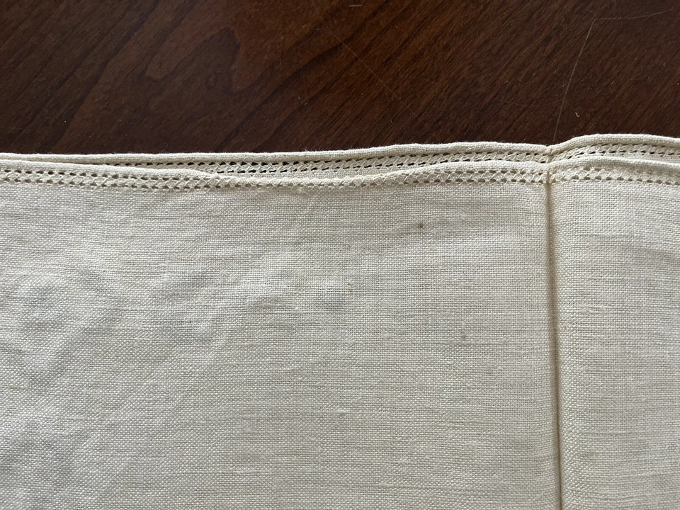 Set of 12 Pale Yellow Embroidered Napkins Excellent! - Image 4 of 4