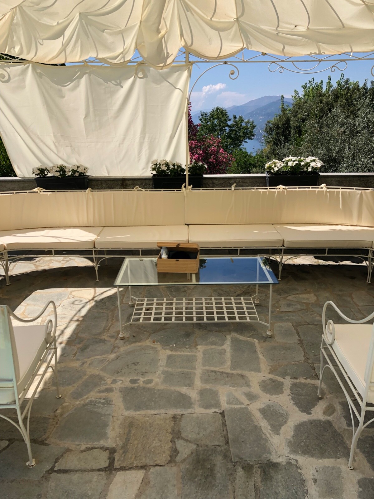 Foto 2 di 10