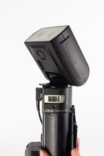 Metz 70-MZ5 Bounce/Swivel Hammer Head Flashgun + Controller + NiCad + Charger. - Picture 11 of 12