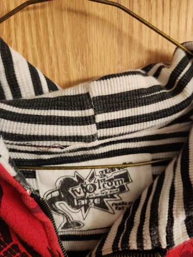 Volcom Shirt Red Graphic Youth Kids Logo Casual Used Long Sleeve Sweatshirt Hood - Picture 6 of 7