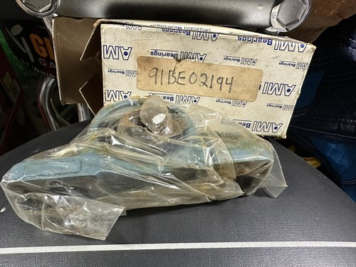 NEW AMI Bearings UCP205-14 7/8" 2-Bolt Pillow Block Bearing Housing - Picture 3 of 4