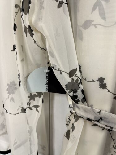 NWT Valerie Stevens lingerie set, gown and robe size medium - Picture 4 of 11