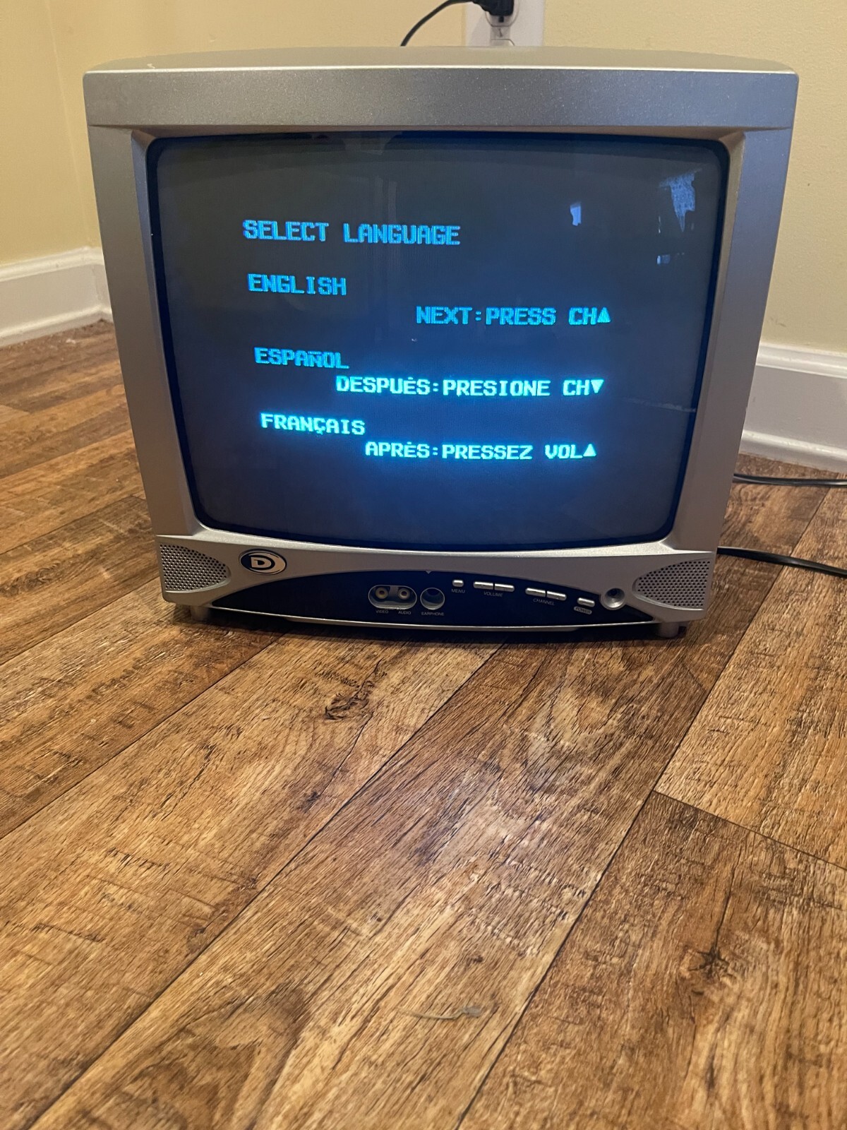 Durabrand 13" inch CRT Retro Gaming TV DWT1304 Tested No Remote READ