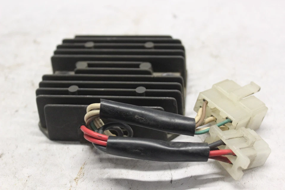 CONJUNTO RECTIFICADOR 10M-81960-A0-00 1982 YAMAHA MAXIM XJ1100 Foto 4 de 4