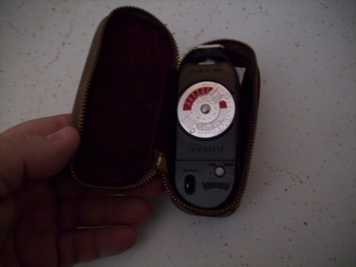 Accura Flash Dial in original leather case - Picture 1 of 3