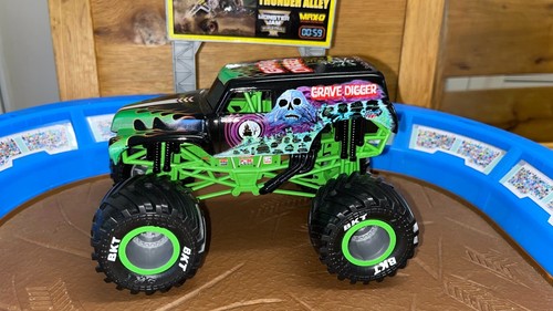Hot Wheels Monster Trucks Oversize 1-24 Scale Monster Jam Discounts 4 Multi buy. - Picture 264 of 302