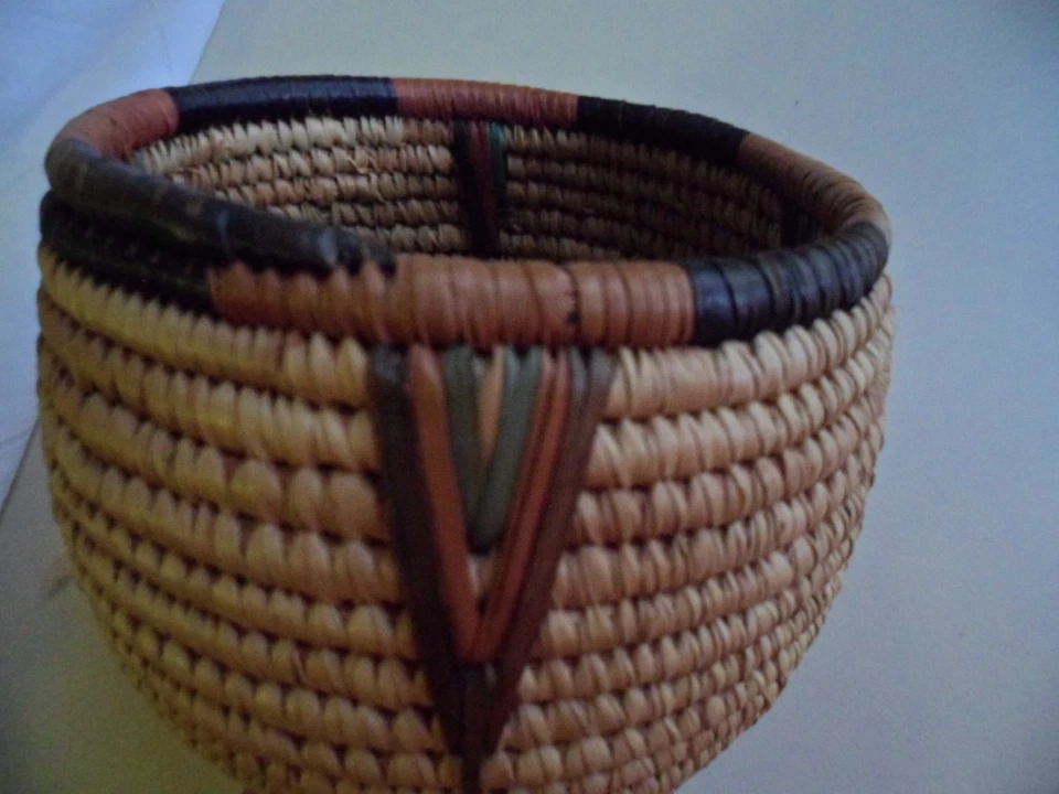 woven basket with lid - image 4 of 4